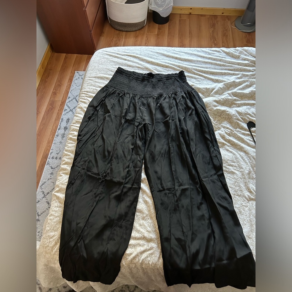 wide leg flowy pants with elastic waist - size 1 X